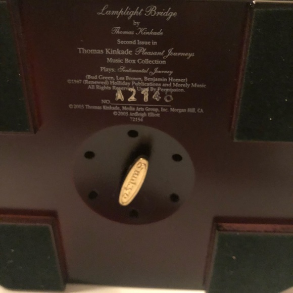 Thomas Kinkade wooden music box - Picture 7 of 7